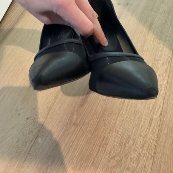 Chanel Interlocking CC Logo Pumps - Picture 7 of 9